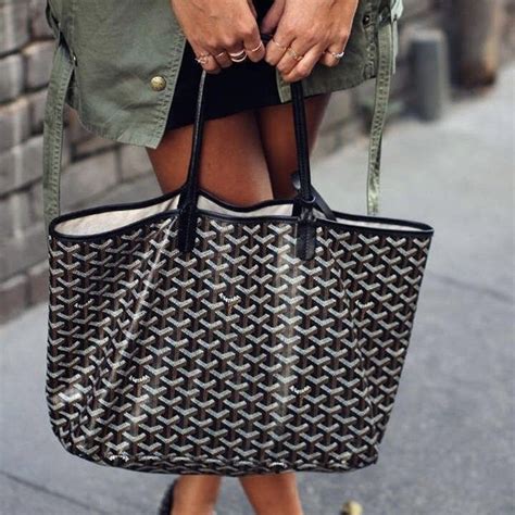 how much does a goyard tote cost in paris